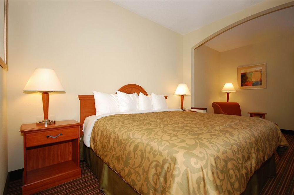 Best Western Plus Edison Inn Гарнер Екстер'єр фото